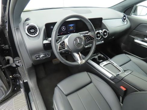 Certified 2025 Mercedes-Benz GLA 250 image 9
