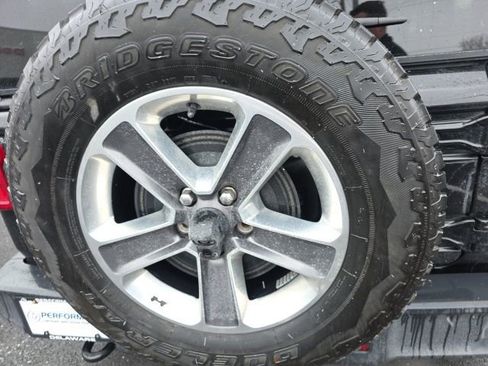 Used 2020 Jeep Wrangler Unlimited Sahara image 32