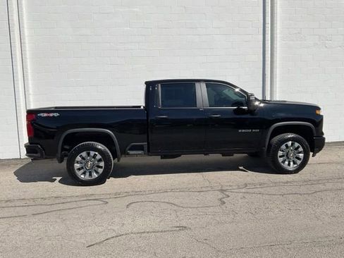 Used 2025 Chevrolet Silverado 2500 Custom w/ Custom Value Package image 3