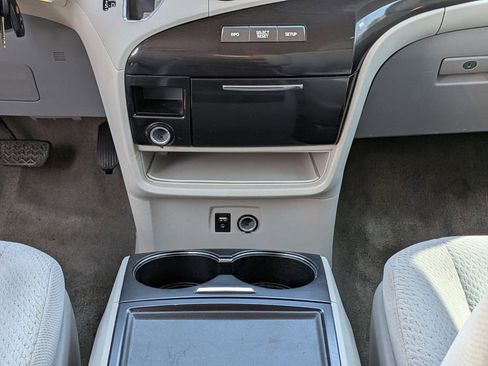 Used 2014 Toyota Sienna LE image 17