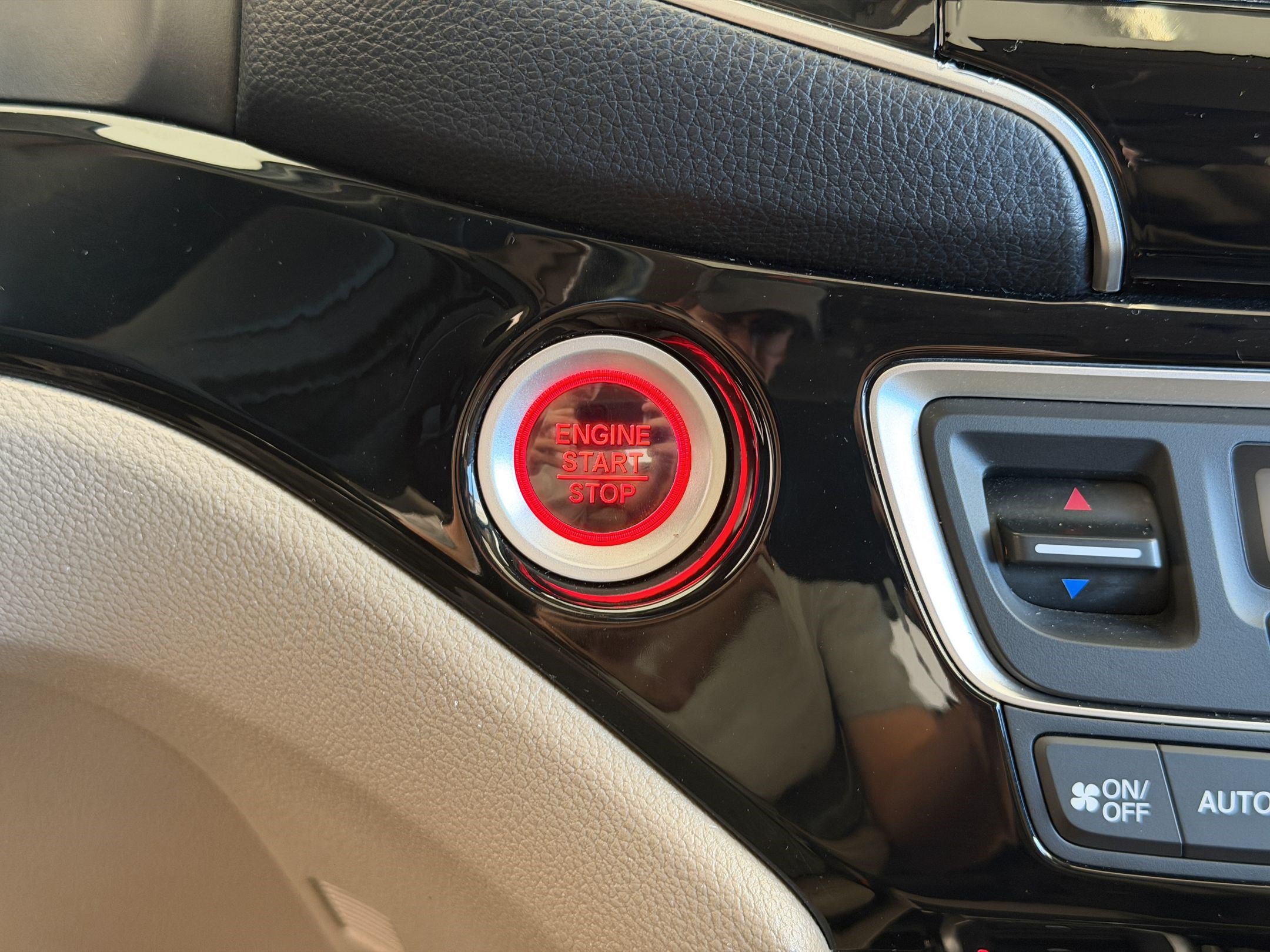 Used 2020 Honda Pilot Elite image 17