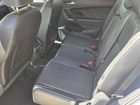 Used 2024 Volkswagen Tiguan SE FWD image 11