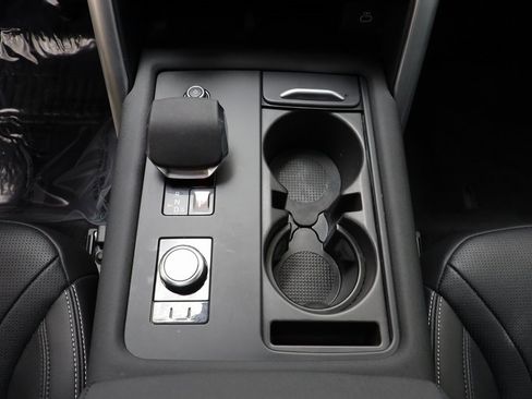 Certified 2025 Land Rover Discovery S image 14