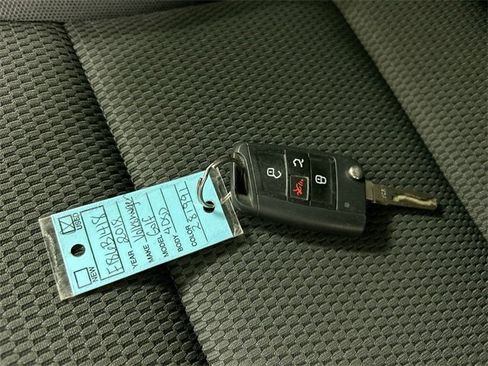 Used 2018 Volkswagen Golf S image 17