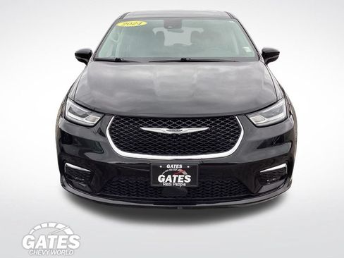 Used 2024 Chrysler Pacifica Touring-L FWD image 2