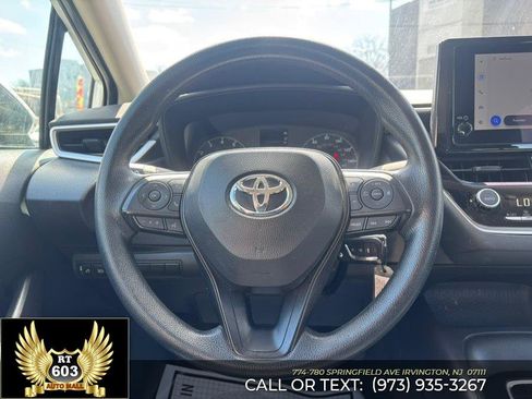 Used 2025 Toyota Corolla LE image 11