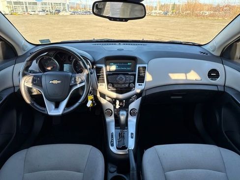 Used 2014 Chevrolet Cruze LT image 11