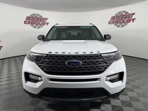 Used 2021 Ford Explorer XLT w/ Equipment Group 202A AWD/4WD image 2