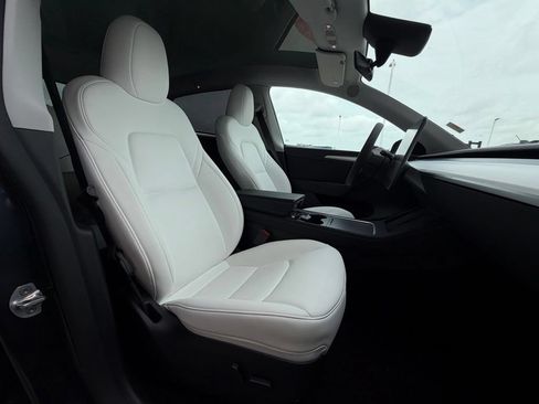 Used 2024 Tesla Model Y Long Range AWD/4WD image 24