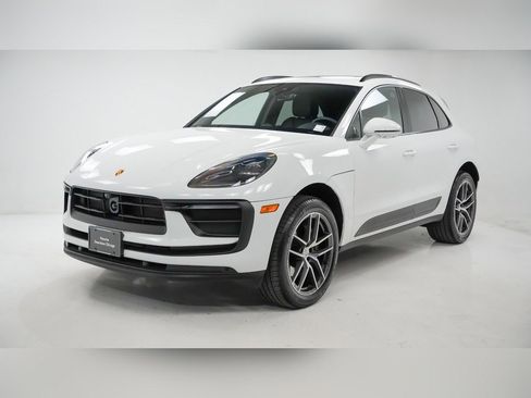 Certified 2025 Porsche Macan image 1