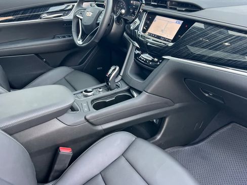Used 2025 Cadillac XT6 Premium Luxury w/ Technology Package image 18