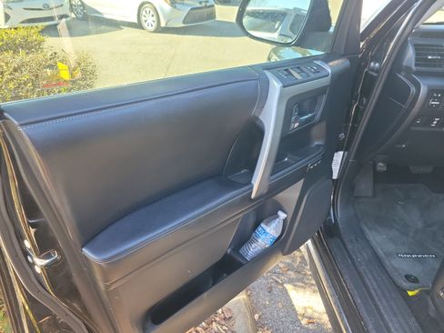 Used 2016 Toyota 4Runner Limited image 29