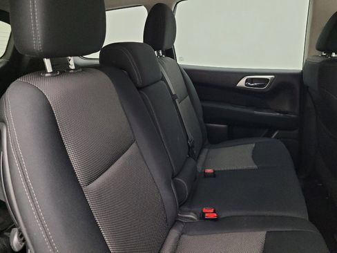 Used 2017 Nissan Pathfinder SV image 19