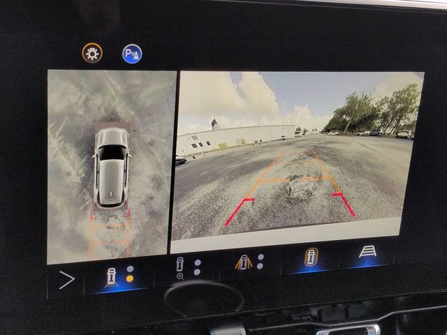 Used 2025 Chevrolet Equinox LT w/ Safety and Technology Package FWD image 19