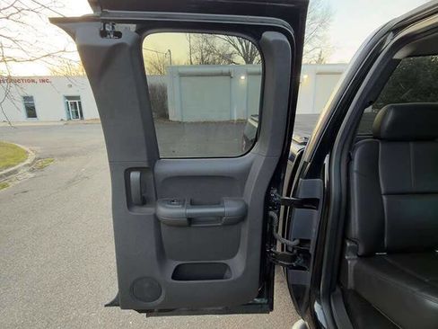 Used 2010 Chevrolet Silverado 1500 LTZ w/ Z71 Appearance Package image 25