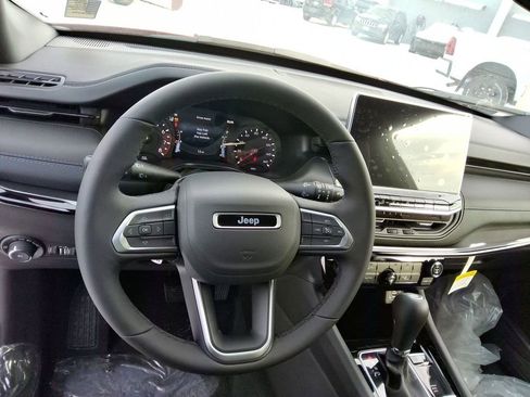 New 2026 Jeep Compass Latitude image 13