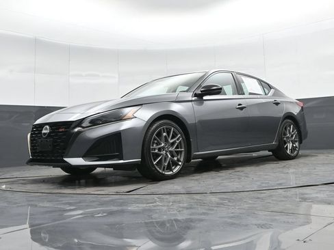 Used 2023 Nissan Altima 2.0 SR FWD image 36