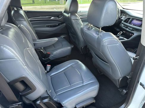 Used 2020 Buick Enclave Essence image 27