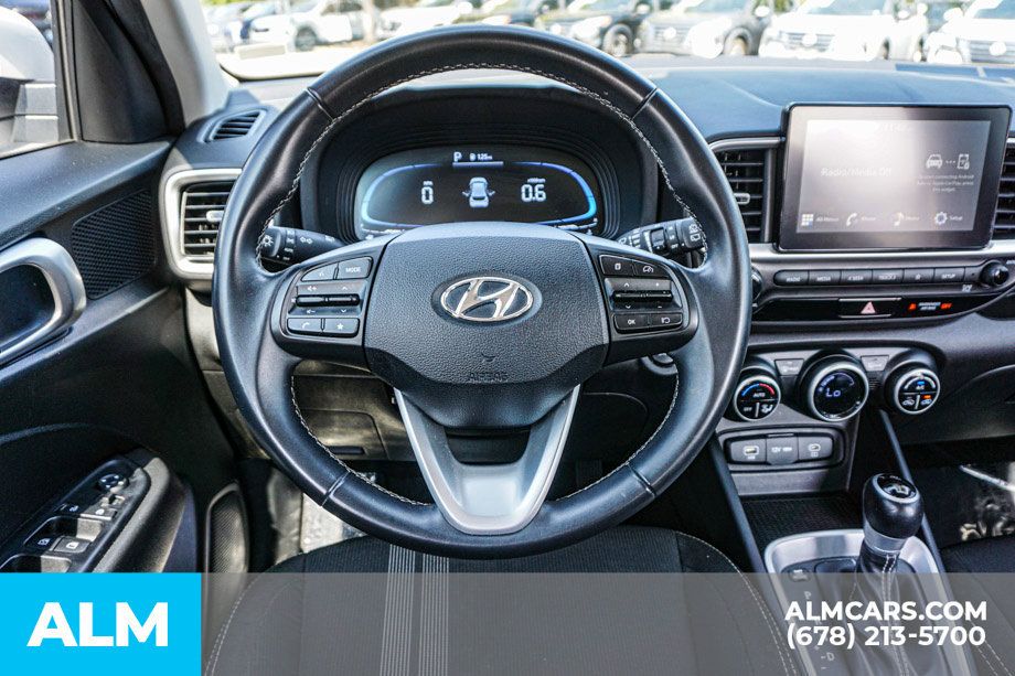 Used 2025 Hyundai Venue SEL FWD image 27