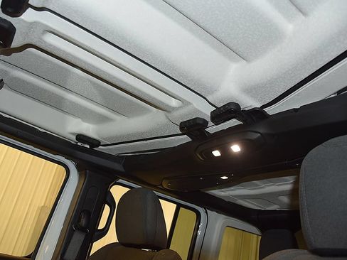 Used 2026 Jeep Wrangler Unlimited Rubicon AWD/4WD image 27