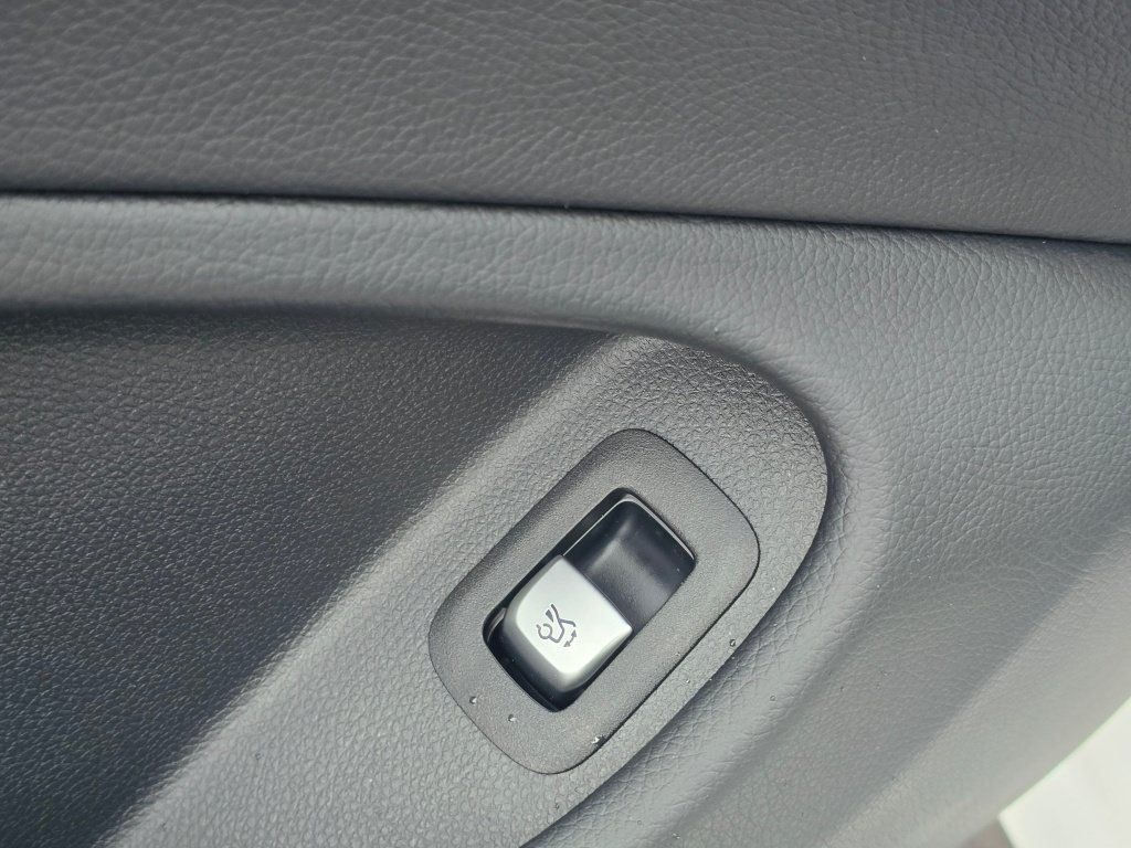 Used 2022 Mercedes-Benz C 300 Coupe image 31