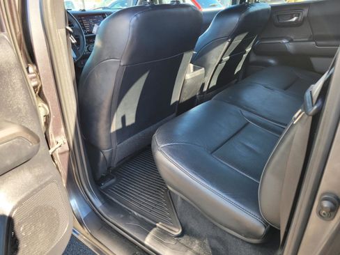 Used 2021 Toyota Tacoma TRD Off-Road w/ TRD Premium Off Road Package image 14