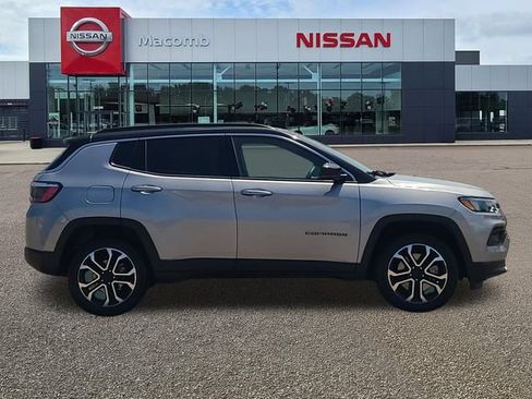 Used 2024 Jeep Compass Limited AWD/4WD image 8