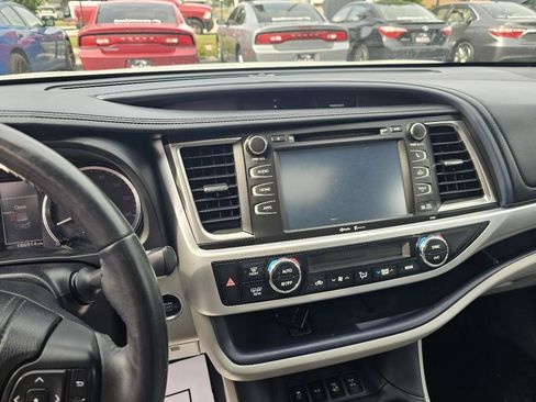 Used 2015 Toyota Highlander XLE AWD/4WD image 25