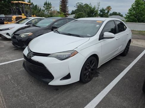 Used 2018 Toyota Corolla LE FWD image 3