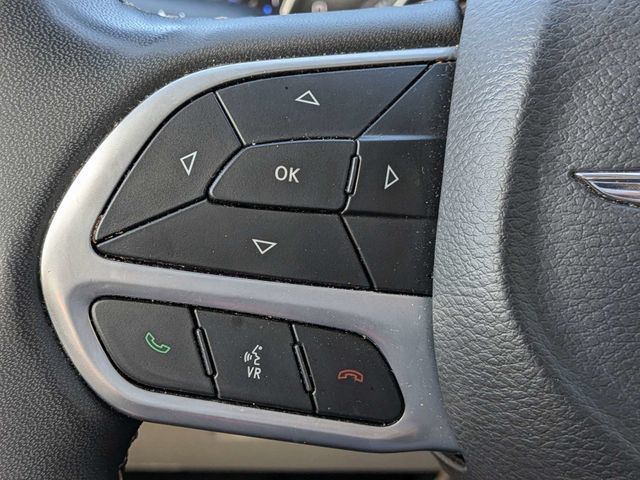 Used 2023 Chrysler Pacifica Touring-L FWD image 27