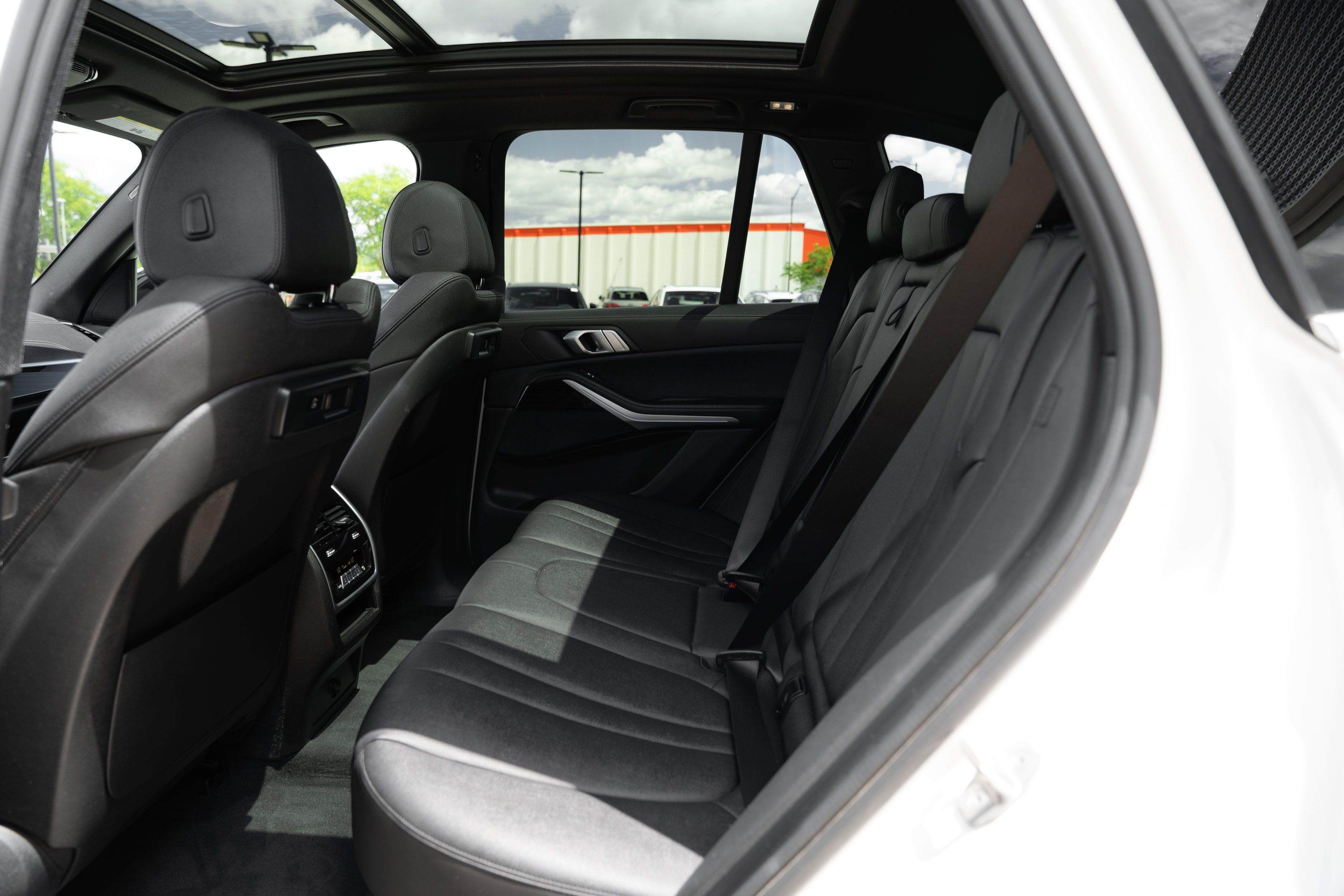 Used 2021 BMW X5 xDrive40i w/ Convenience Package AWD/4WD image 24