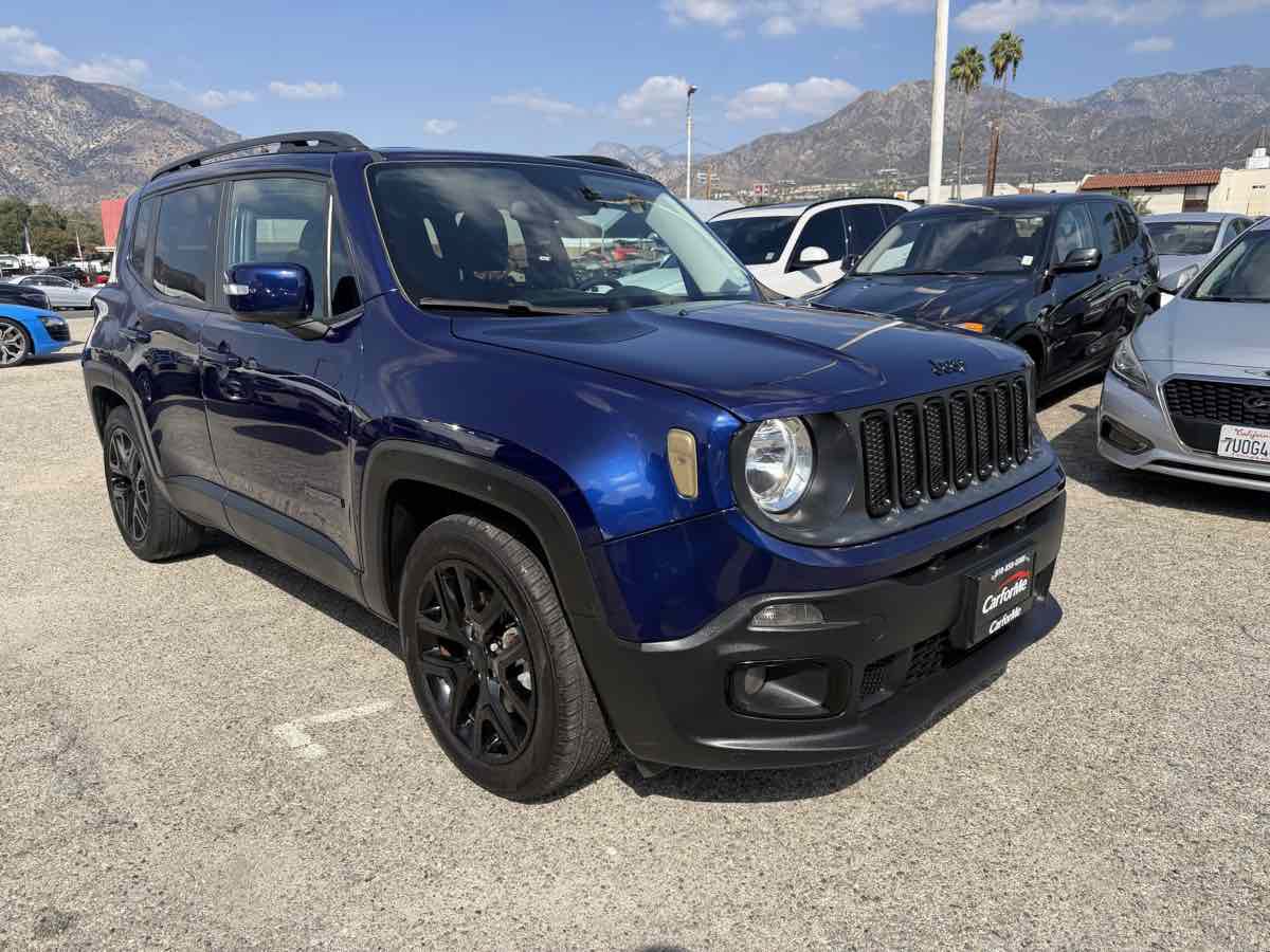 Used 2017 Jeep Renegade Altitude FWD image 2