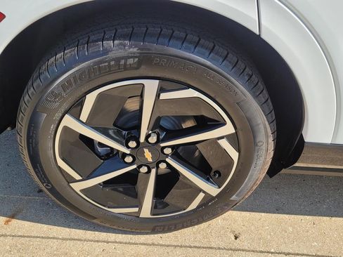 New 2025 Chevrolet Equinox EV LT image 5