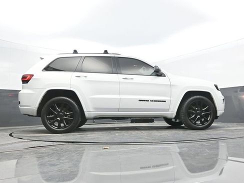 Used 2019 Jeep Grand Cherokee Altitude image 61