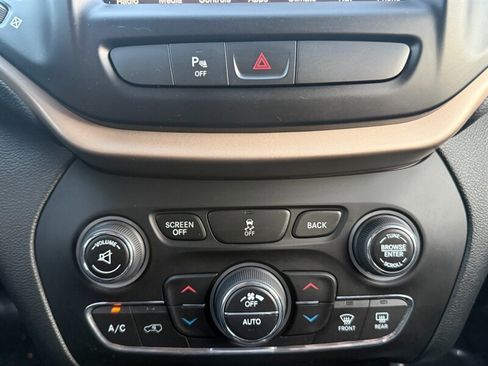 Used 2016 Jeep Cherokee Limited FWD image 35