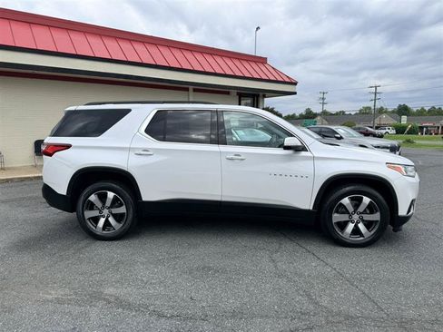 Used 2021 Chevrolet Traverse LT w/ LT Premium Package AWD/4WD image 4