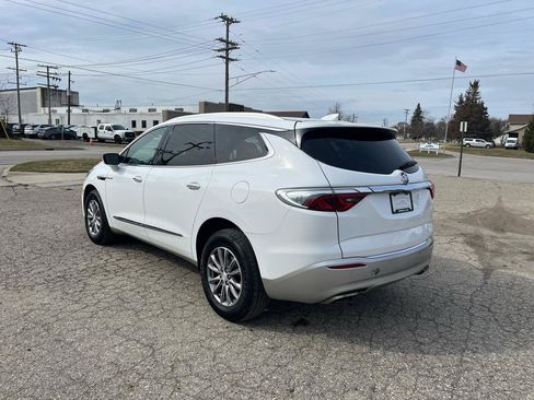 Used 2022 Buick Enclave Essence FWD image 3