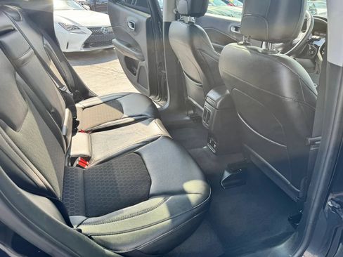 Used 2018 Jeep Compass Latitude w/ Popular Equipment Group AWD/4WD image 15