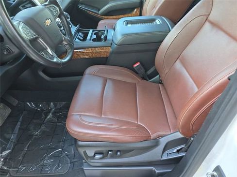 Used 2019 Chevrolet Suburban Premier w/ Premier Plus Edition image 22