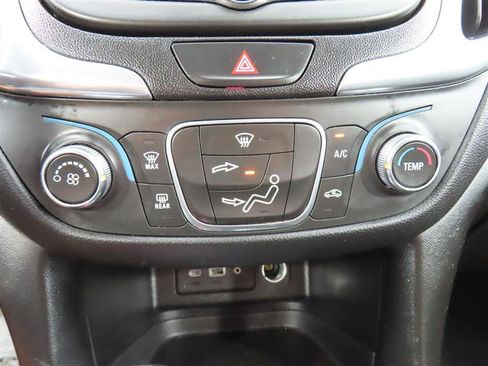 Used 2020 Chevrolet Equinox LT FWD image 25