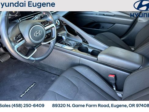Used 2022 Hyundai Elantra SEL w/ Convenience Package FWD image 11
