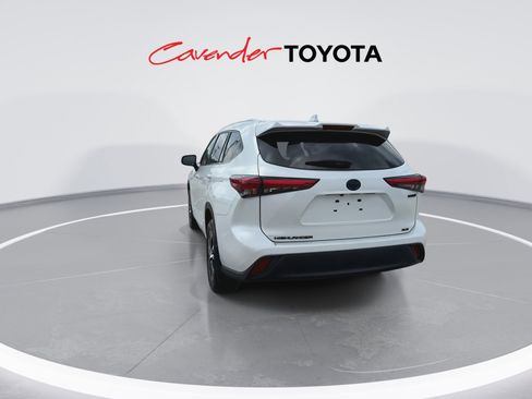Used 2022 Toyota Highlander XLE image 7