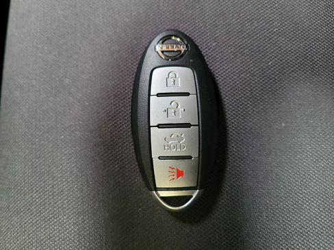 Used 2021 Nissan Versa S FWD image 32