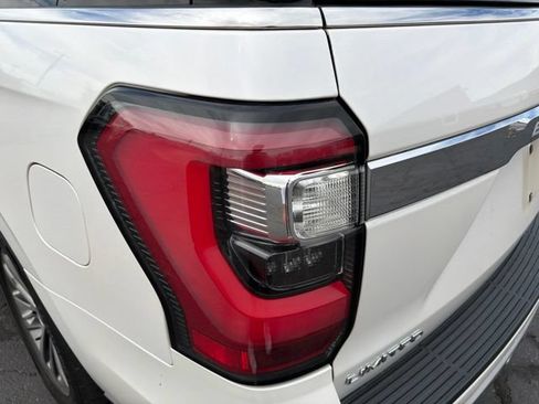 Used 2018 Ford Expedition Limited w/ Equipment Group 301A AWD/4WD image 25