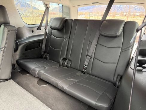 Used 2019 Cadillac Escalade ESV Premium Luxury image 16