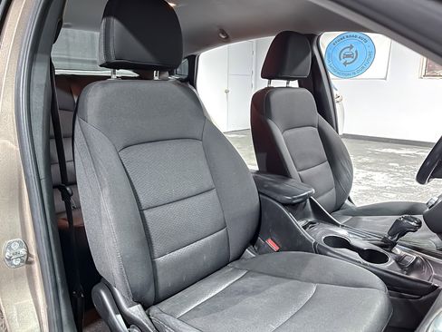 Used 2018 Chevrolet Malibu LT image 16