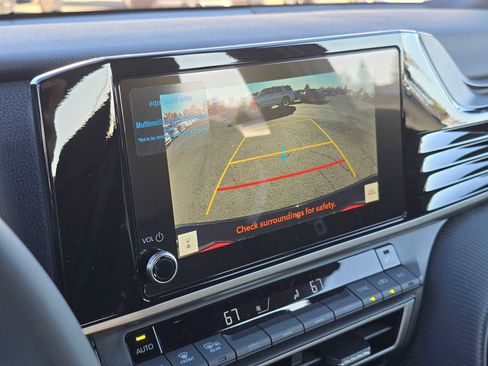 Used 2025 Toyota Camry SE image 32