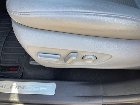 Used 2022 Toyota Highlander Limited image 9