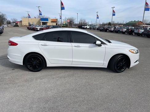 Used 2017 Ford Fusion SE w/ Fusion SE Technology Package image 15