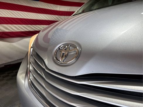 Used 2017 Toyota Sienna LE AWD/4WD image 19